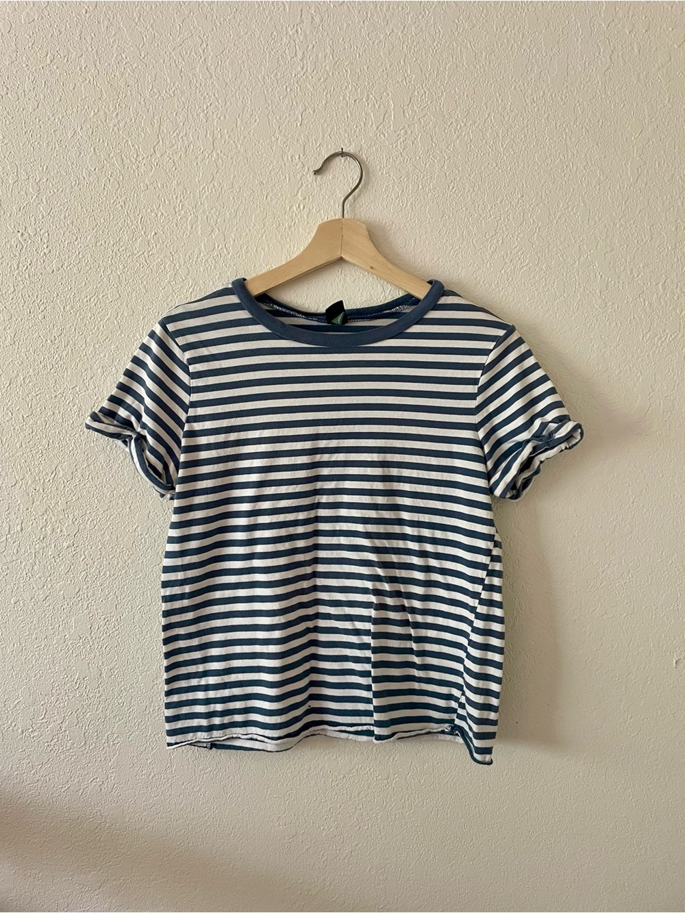 Wild Fable Striped Navy and White Crewneck Tee SZ Small